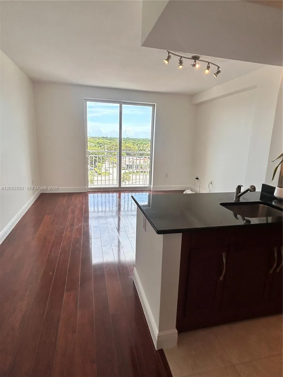 7275 SW 90th Way #605 Miami, FL 33156