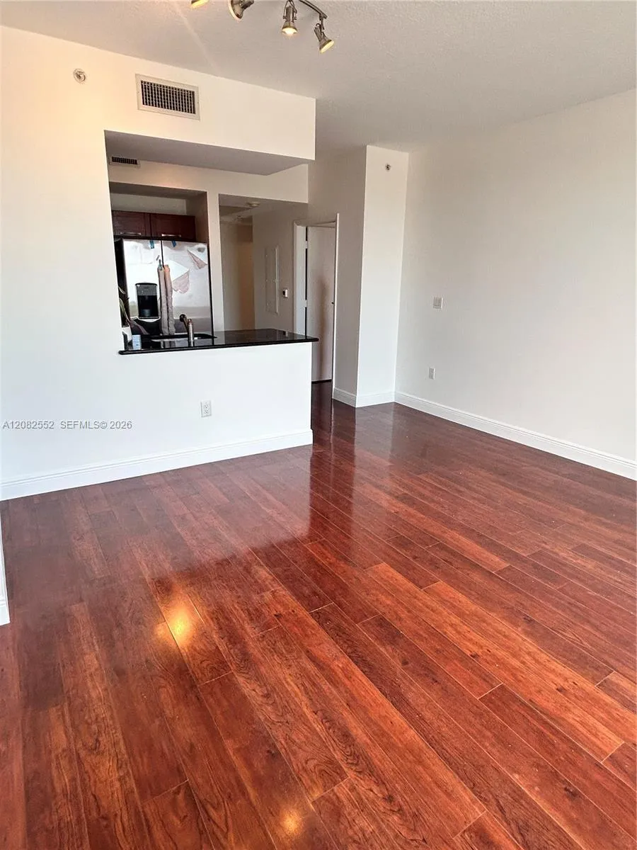 7275 SW 90th Way #605 Miami, FL 33156