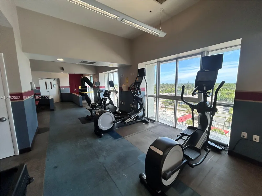 7275 SW 90th Way #605 Miami, FL 33156