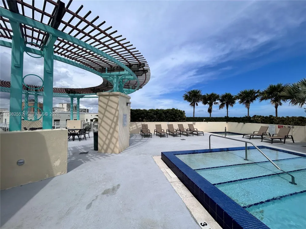 7275 SW 90th Way #605 Miami, FL 33156