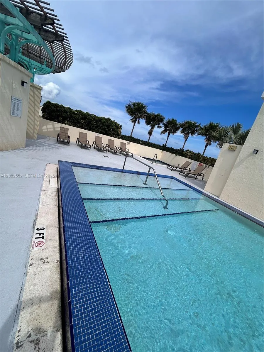 7275 SW 90th Way #605 Miami, FL 33156