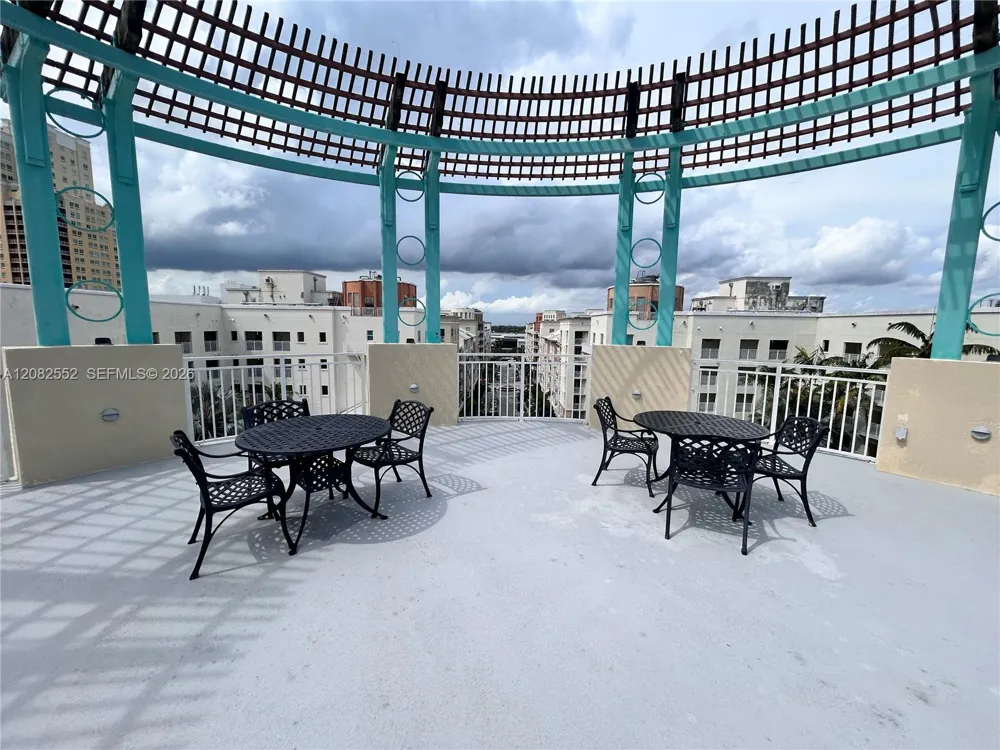 7275 SW 90th Way #605 Miami, FL 33156
