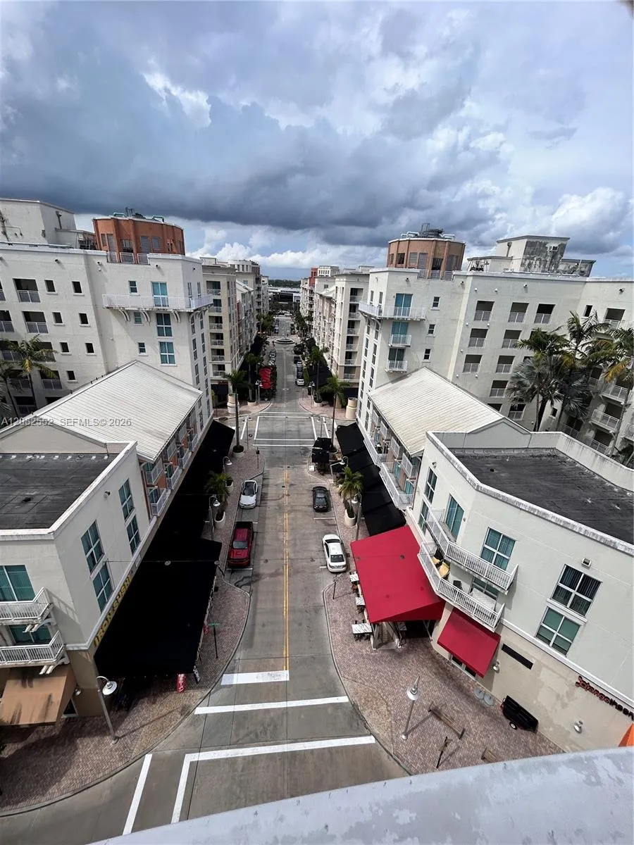 7275 SW 90th Way #605 Miami, FL 33156