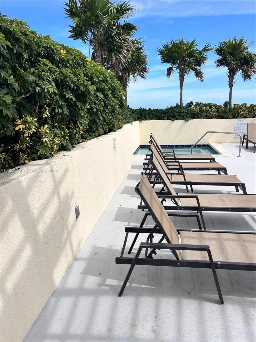 7275 SW 90th Way #605 Miami, FL 33156