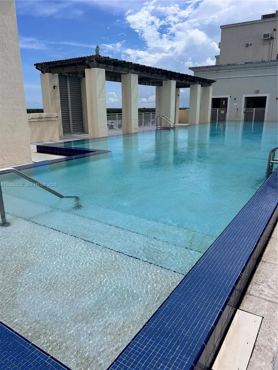 7275 SW 90th Way #605 Miami, FL 33156