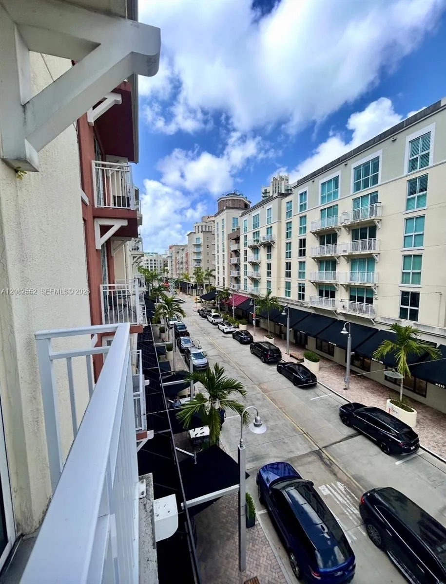 7275 SW 90th Way #605 Miami, FL 33156
