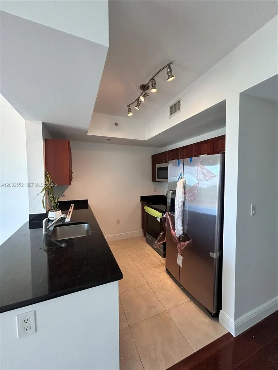 7275 SW 90th Way #605 Miami, FL 33156