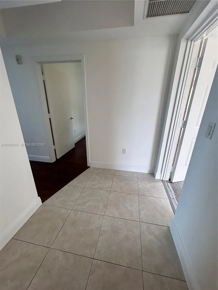 7275 SW 90th Way #605 Miami, FL 33156