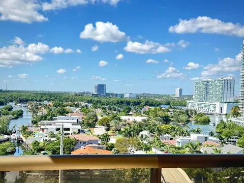 16275 Collins Avenue #1004