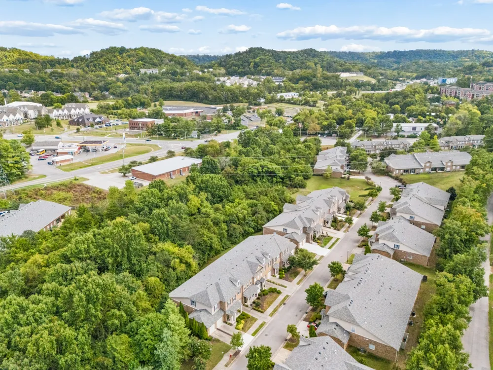 2058 Traemoor Village Dr Nashville, TN 37209