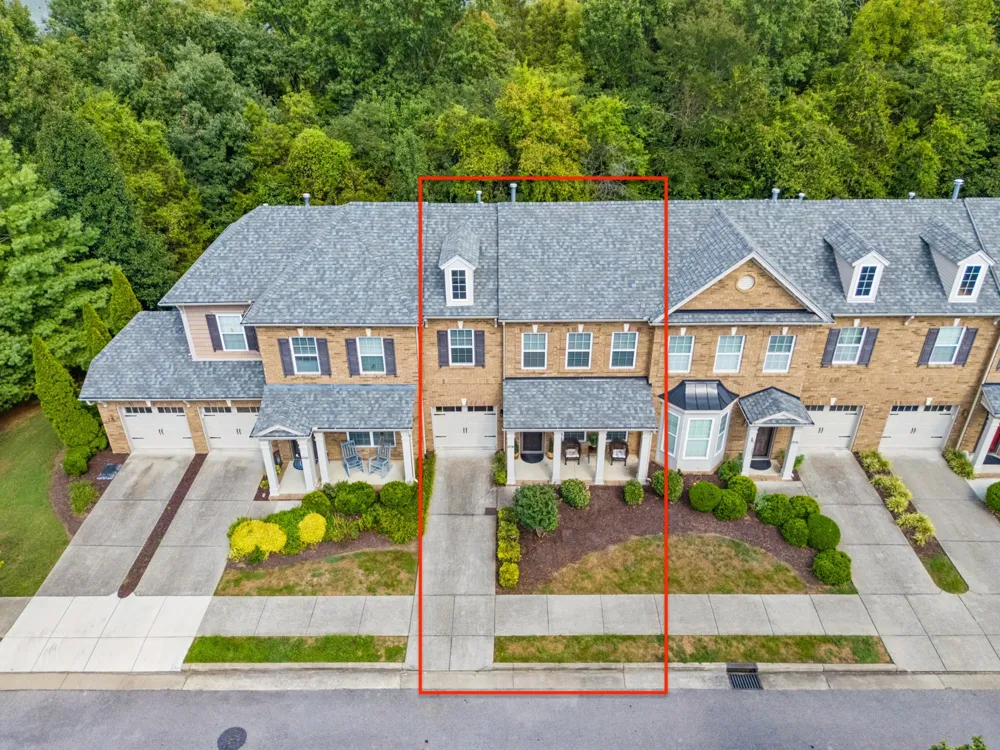 2058 Traemoor Village Dr Nashville, TN 37209