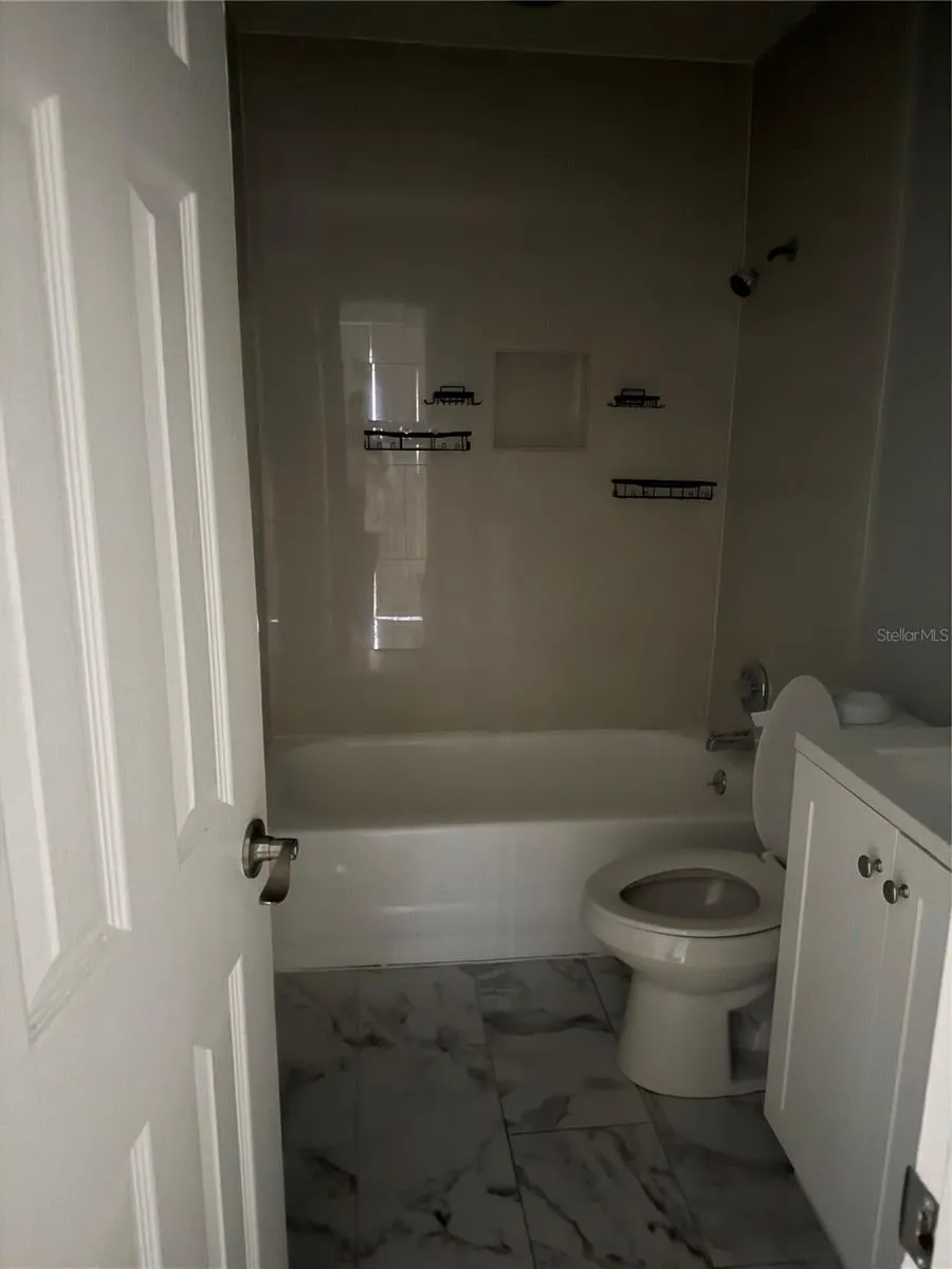 916 LAKE DESTINY ROAD #H Altamonte Springs, FL 32714