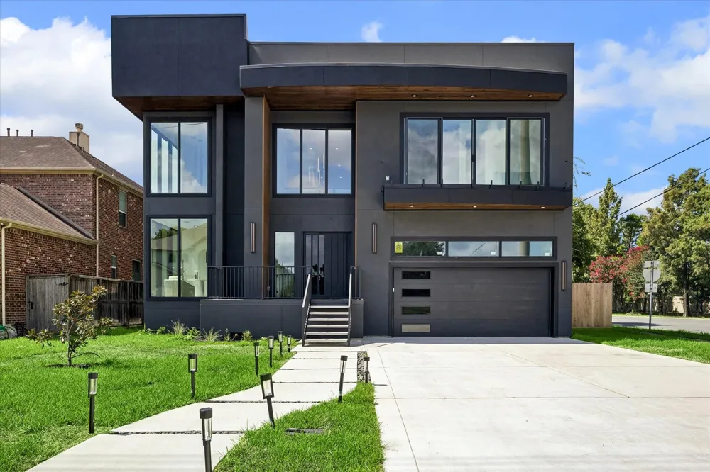 4629 Pine Street Bellaire, TX 77401