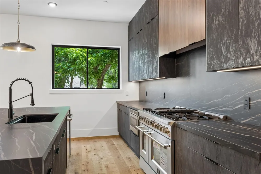 4629 Pine Street Bellaire, TX 77401