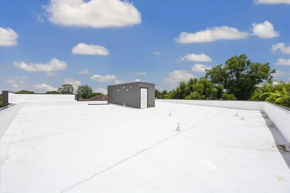 4629 Pine Street Bellaire, TX 77401
