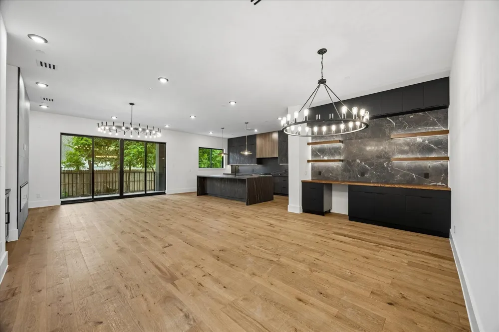 4629 Pine Street Bellaire, TX 77401