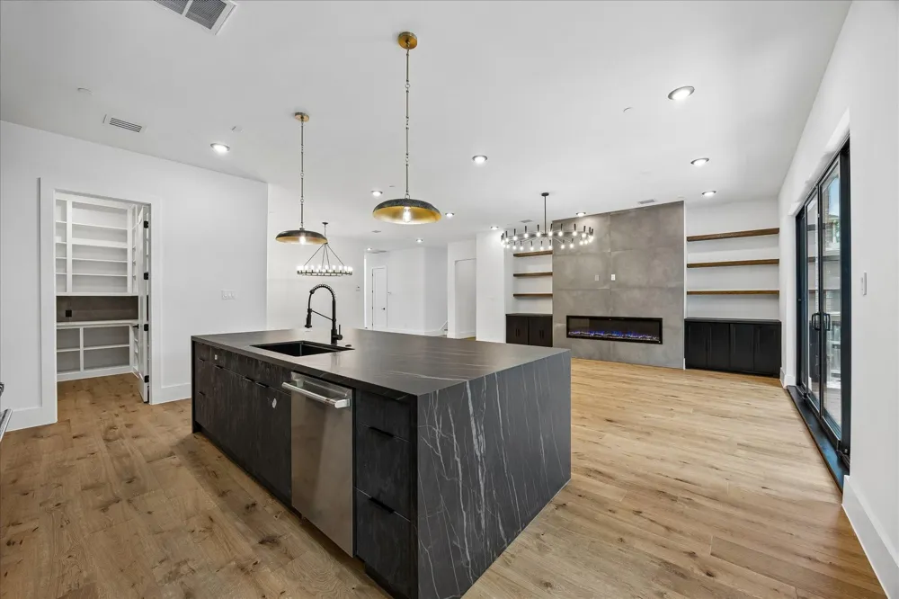 4629 Pine Street Bellaire, TX 77401