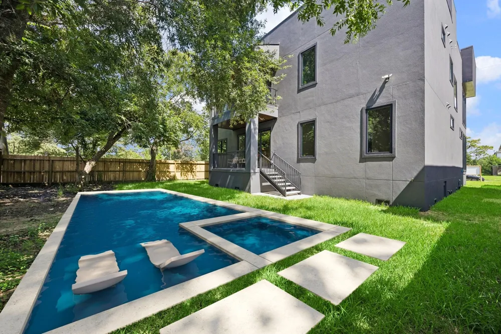 4629 Pine Street Bellaire, TX 77401