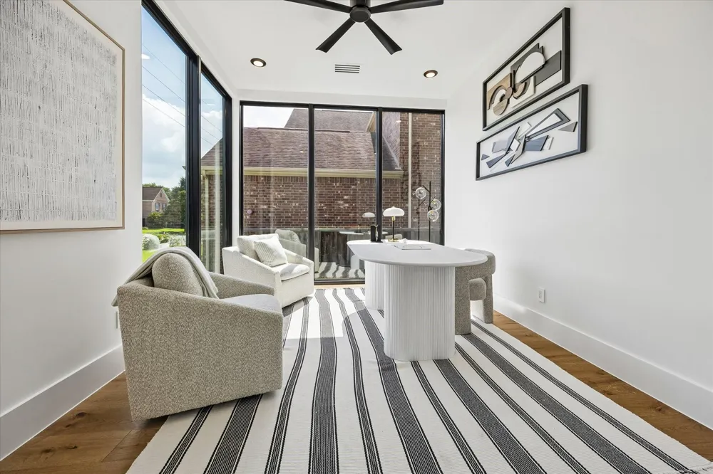 4629 Pine Street Bellaire, TX 77401