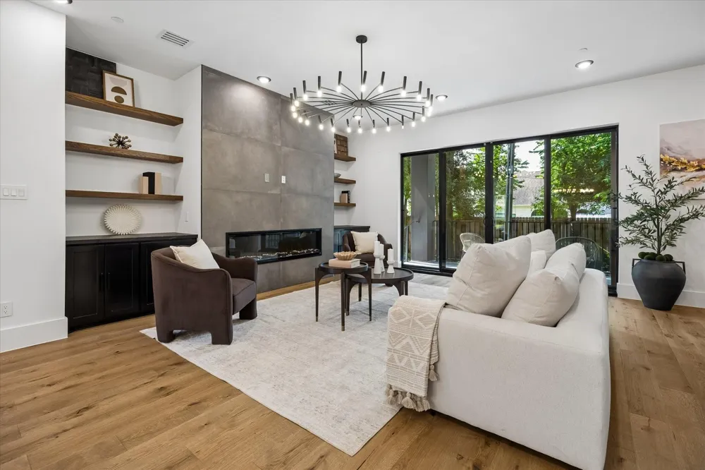 4629 Pine Street Bellaire, TX 77401