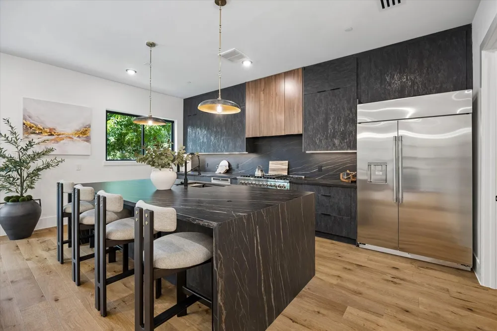 4629 Pine Street Bellaire, TX 77401