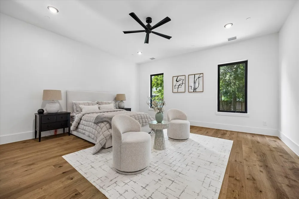 4629 Pine Street Bellaire, TX 77401