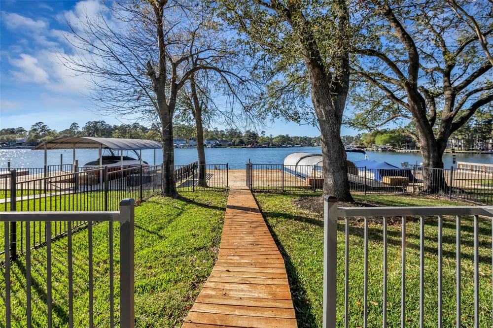 11651 Twain Drive Montgomery, TX 77356