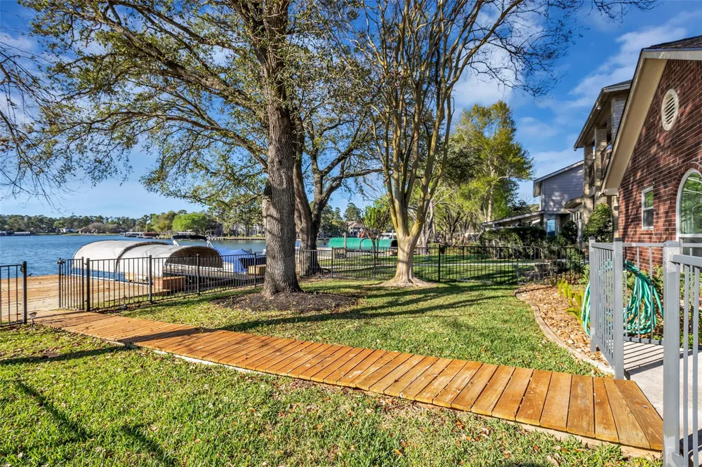 11651 Twain Drive Montgomery, TX 77356