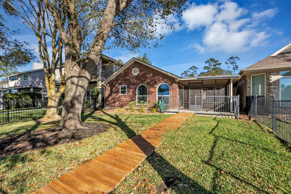 11651 Twain Drive Montgomery, TX 77356