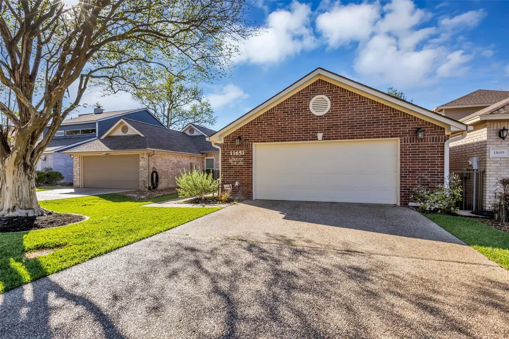 11651 Twain Drive Montgomery, TX 77356