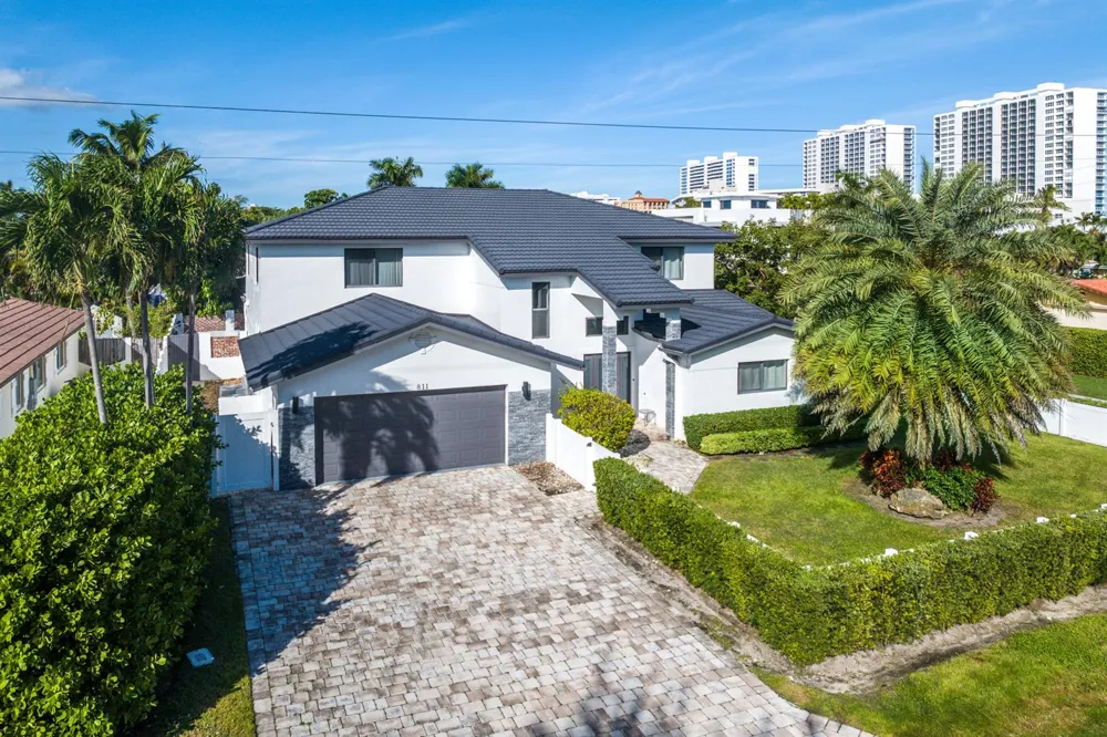 811 SE 31st Street Boca Raton, FL 33432