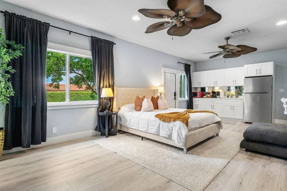 811 SE 31st Street Boca Raton, FL 33432