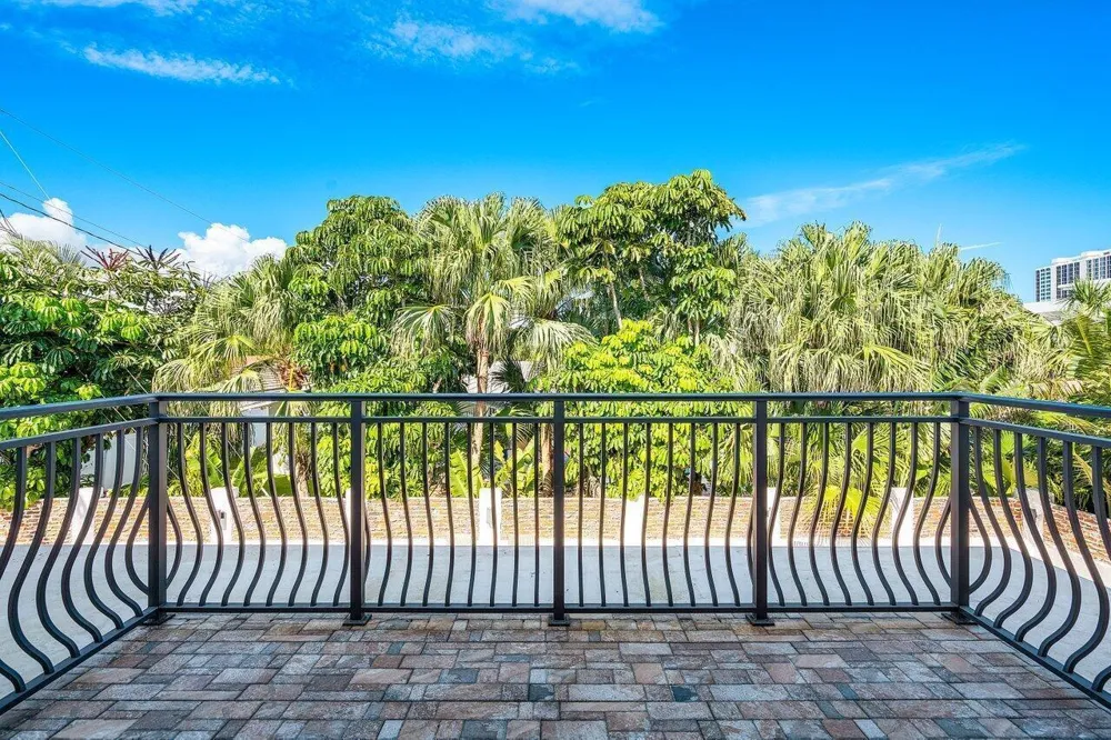 811 SE 31st Street Boca Raton, FL 33432
