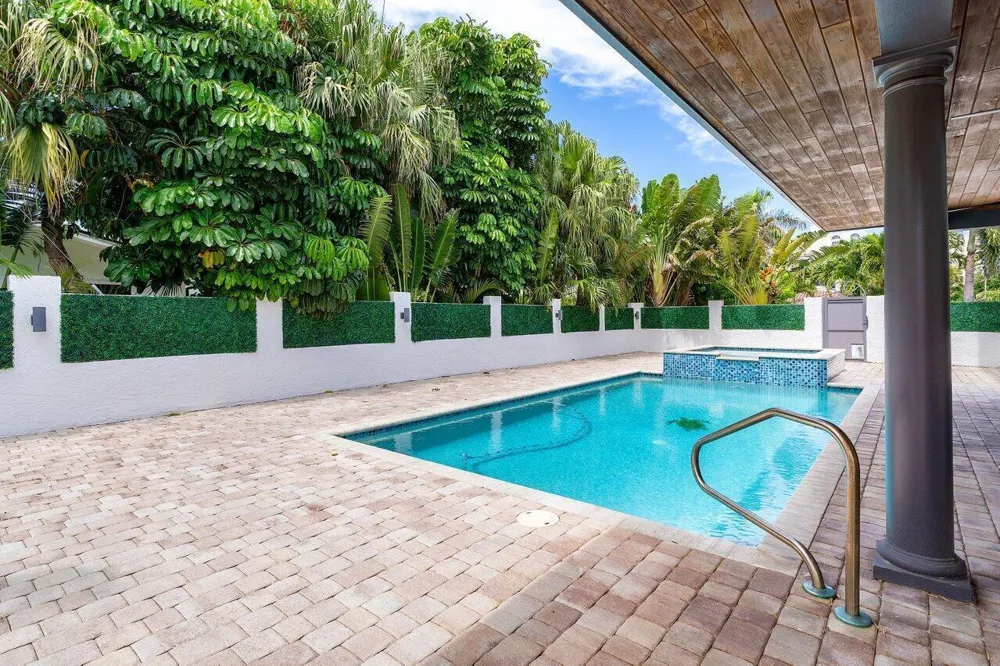 811 SE 31st Street Boca Raton, FL 33432