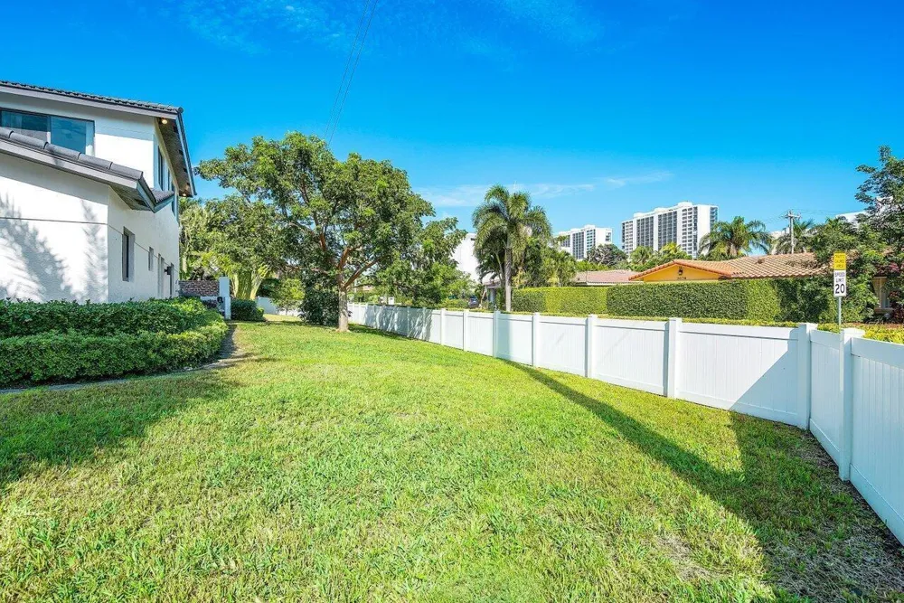 811 SE 31st Street Boca Raton, FL 33432