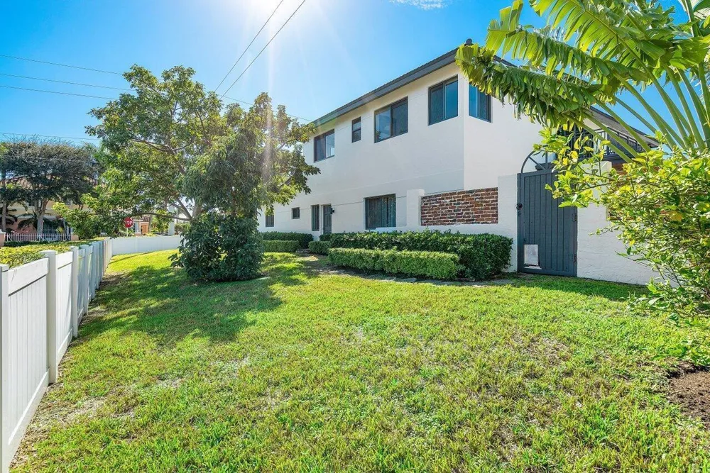 811 SE 31st Street Boca Raton, FL 33432