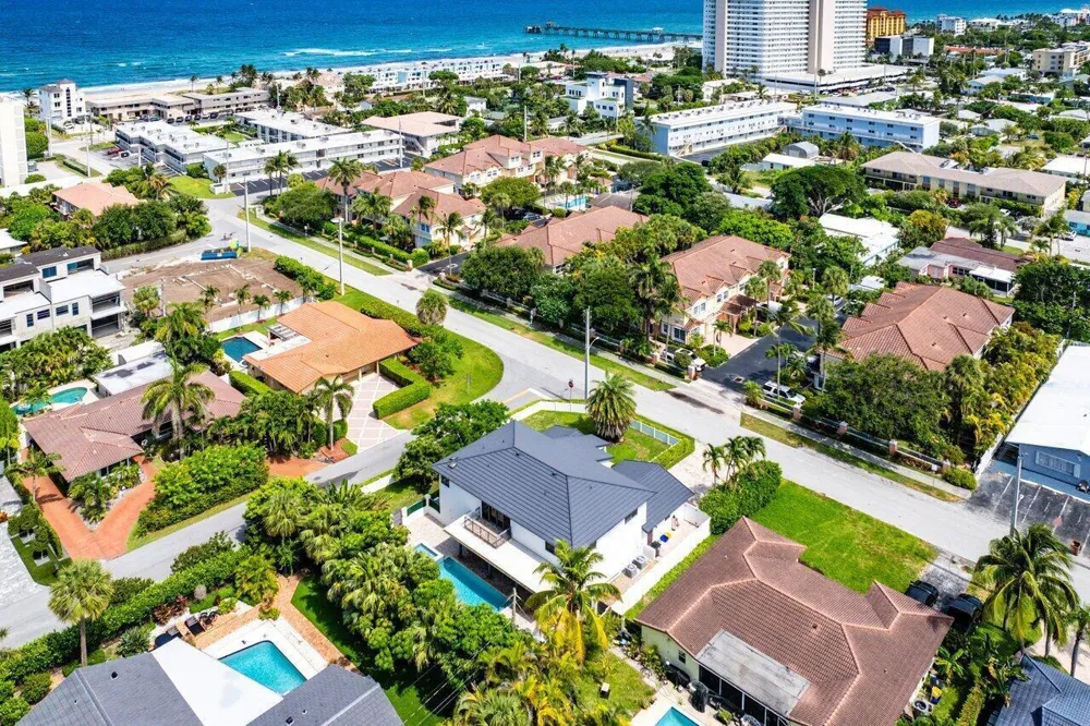 811 SE 31st Street Boca Raton, FL 33432