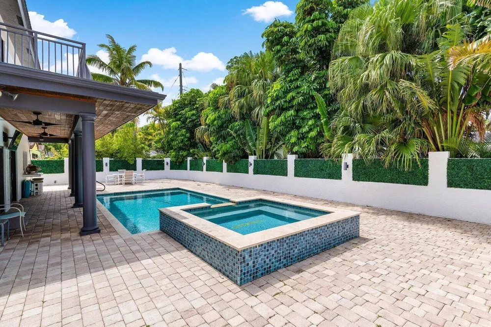 811 SE 31st Street Boca Raton, FL 33432