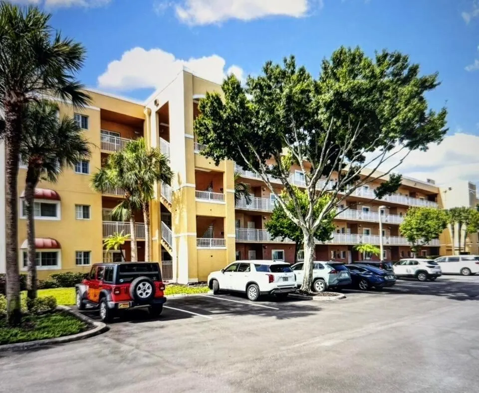 4721 Lucerne Lakes Boulevard E #725 Lake Worth, FL 33467