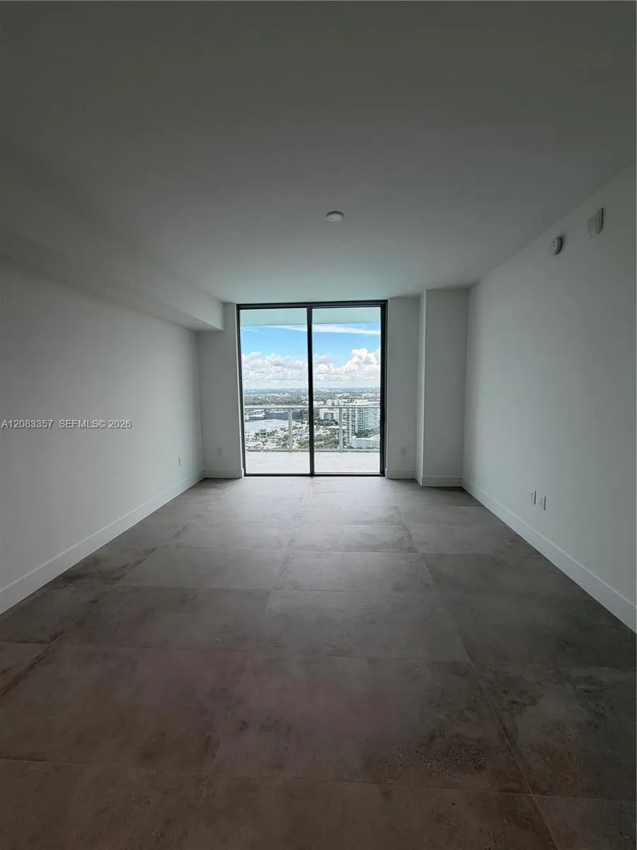 2411 Laguna Cir #2508 North Miami, FL 33181