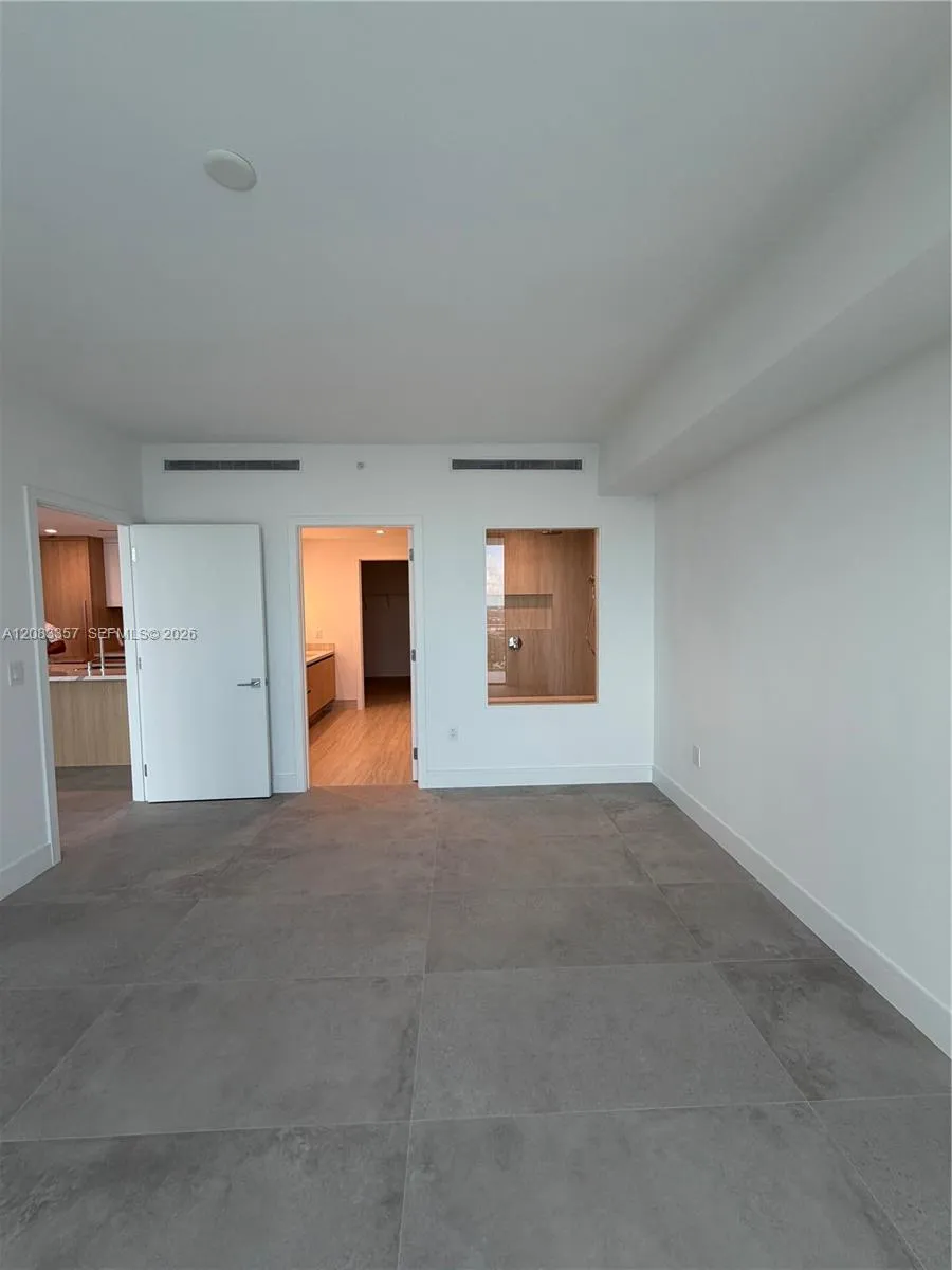 2411 Laguna Cir #2508 North Miami, FL 33181