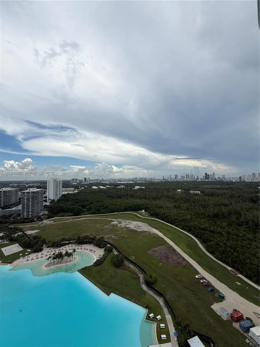 2411 Laguna Cir #2508 North Miami, FL 33181