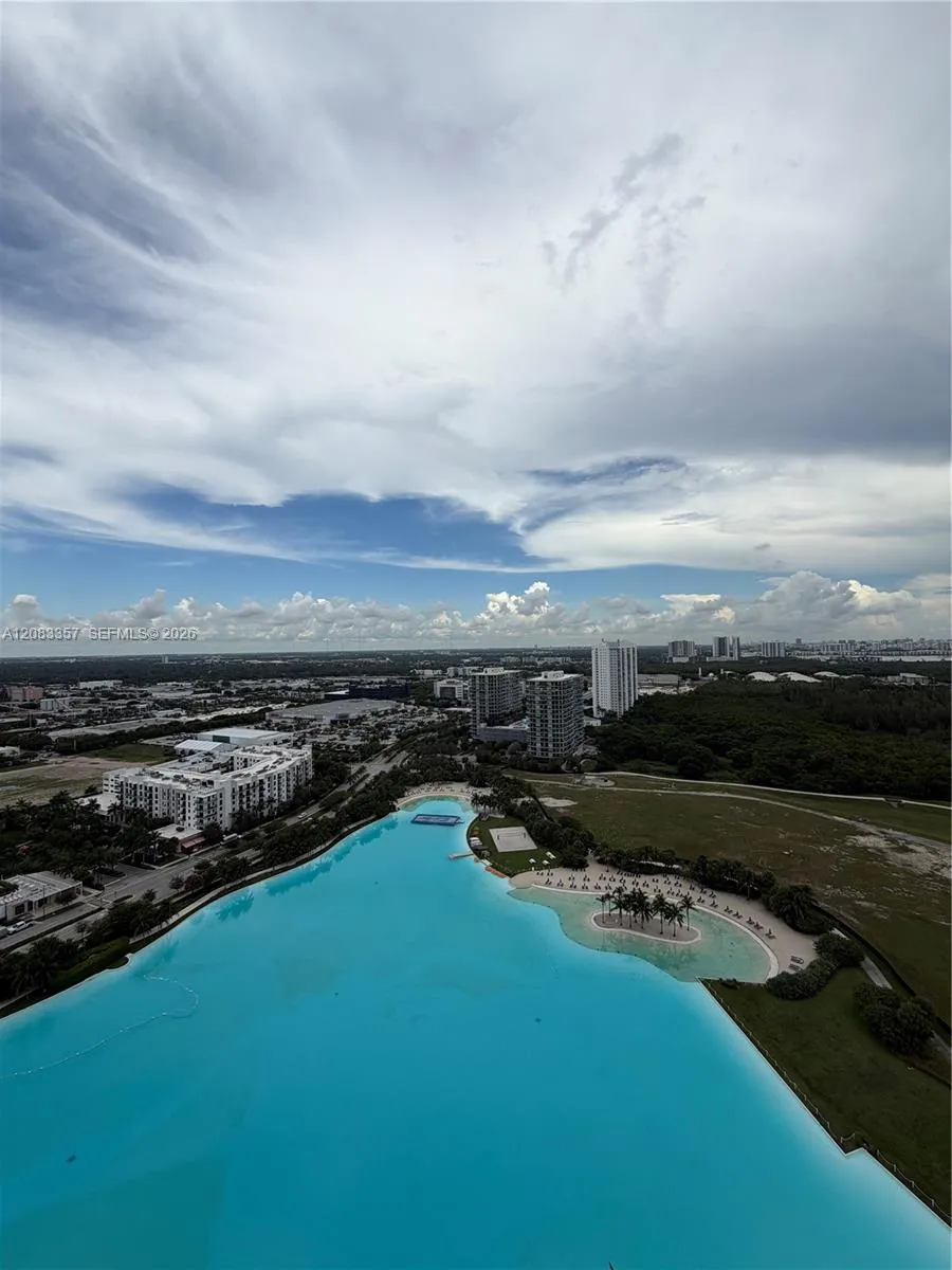 2411 Laguna Cir #2508 North Miami, FL 33181