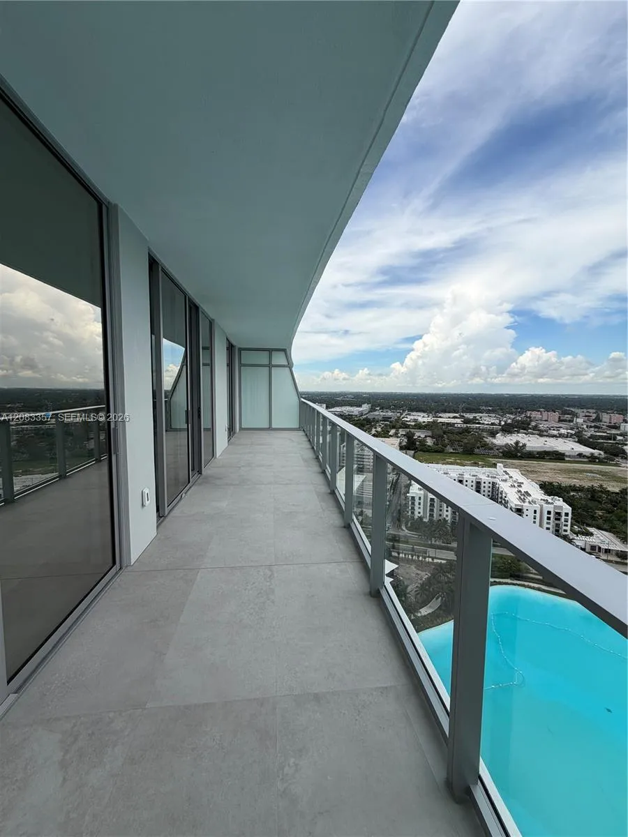 2411 Laguna Cir #2508 North Miami, FL 33181