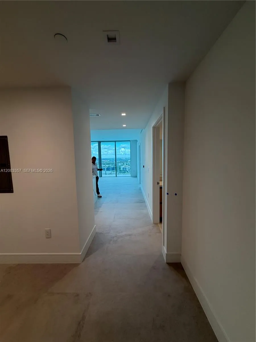 2411 Laguna Cir #2508 North Miami, FL 33181