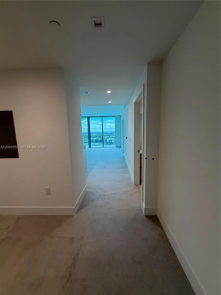 2411 Laguna Cir #2508 North Miami, FL 33181