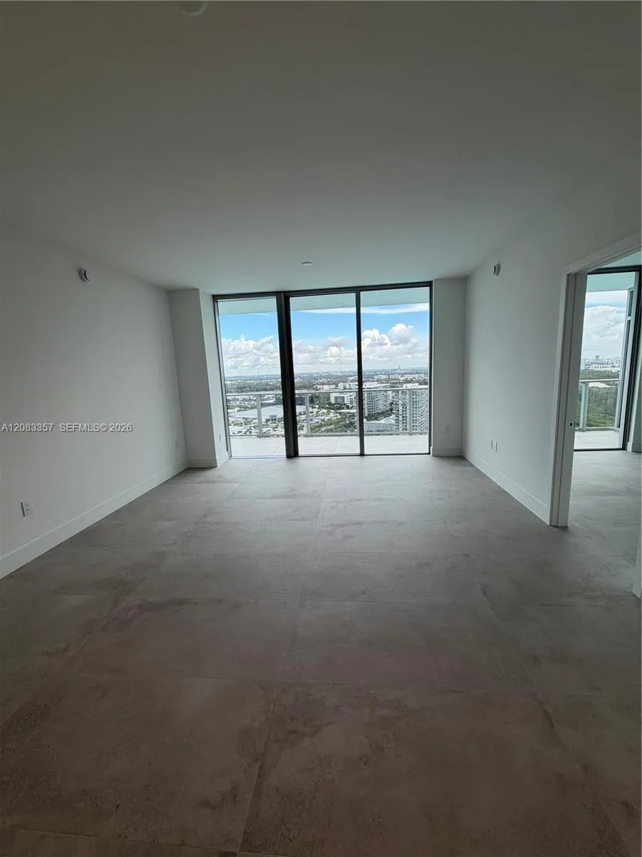 2411 Laguna Cir #2508 North Miami, FL 33181