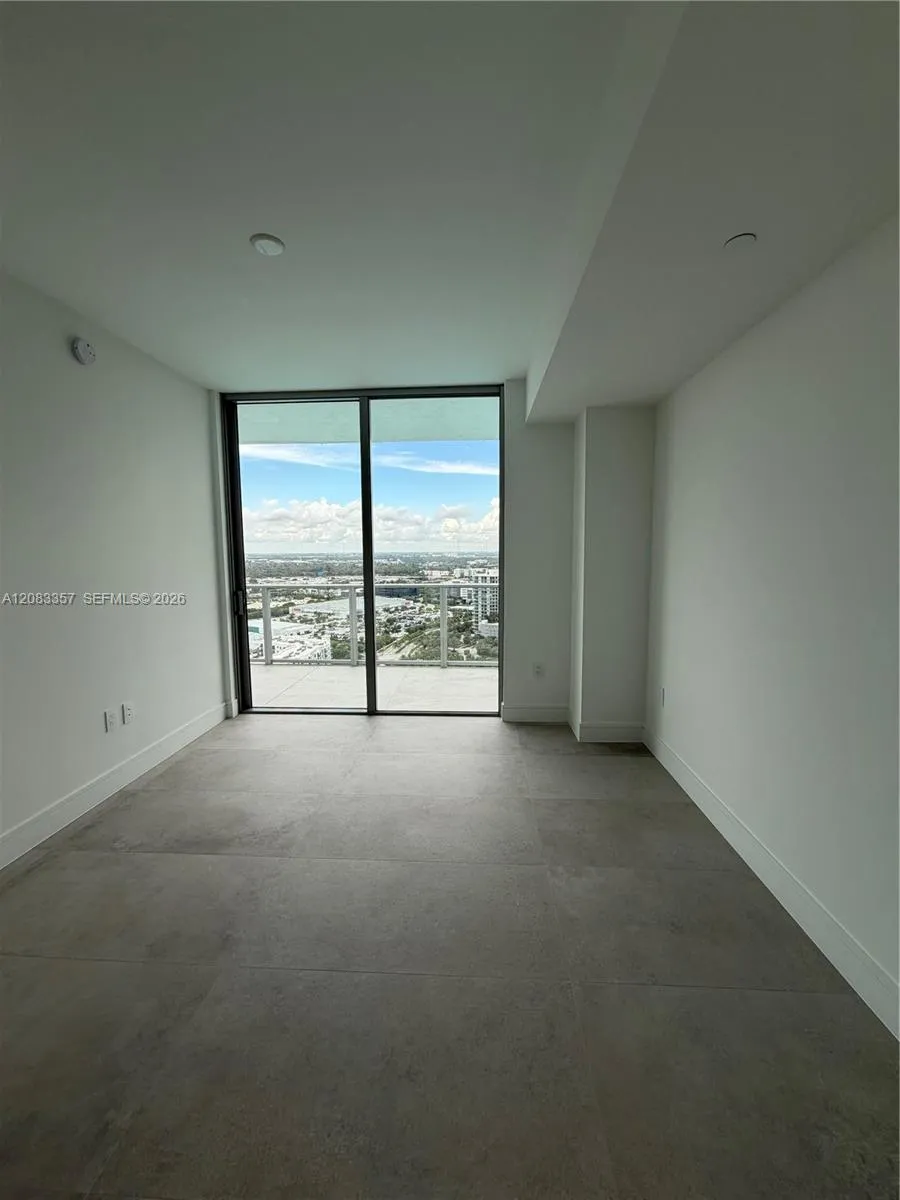 2411 Laguna Cir #2508 North Miami, FL 33181