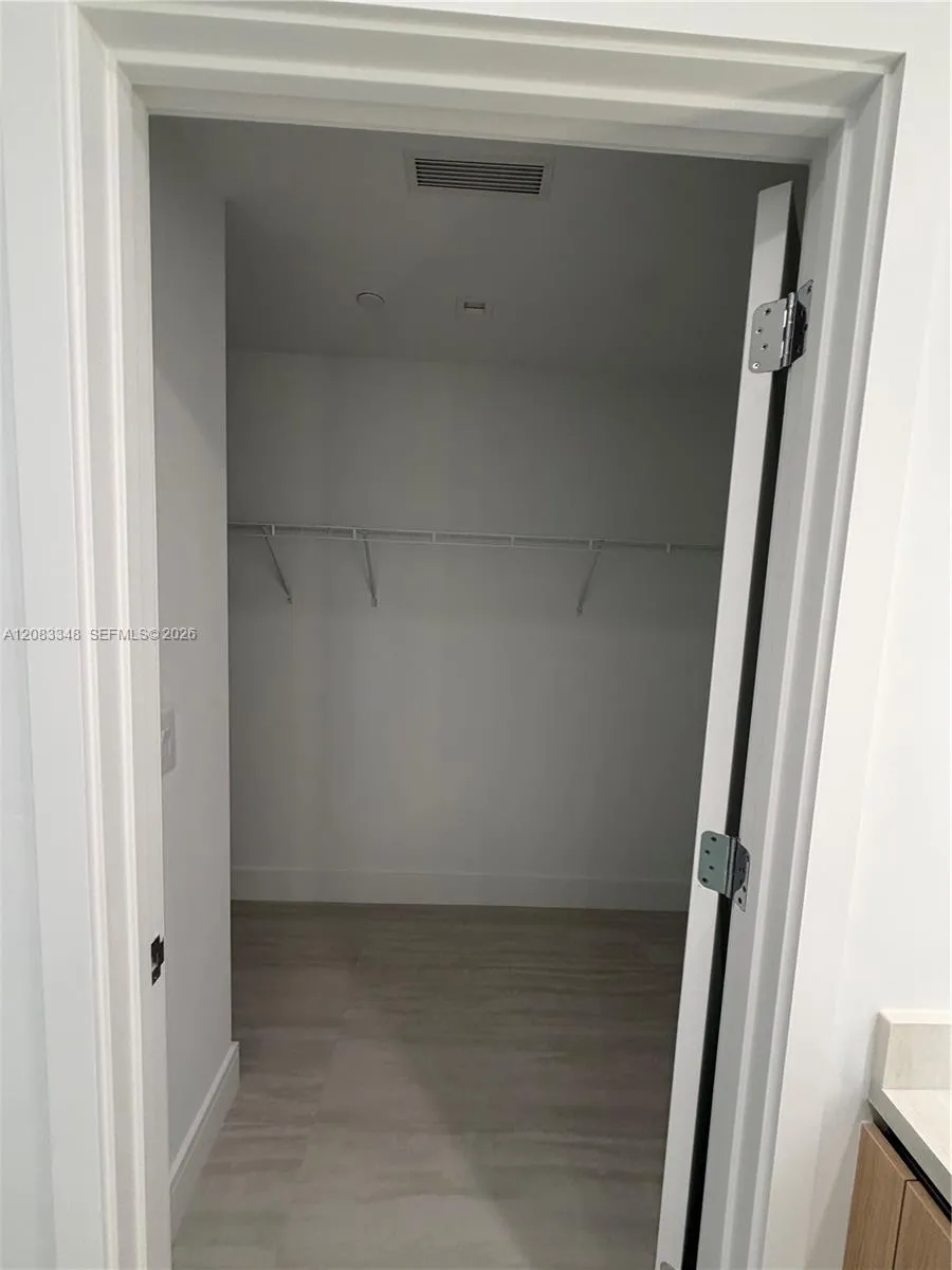 2411 Laguna Cir #2307 North Miami, FL 33181
