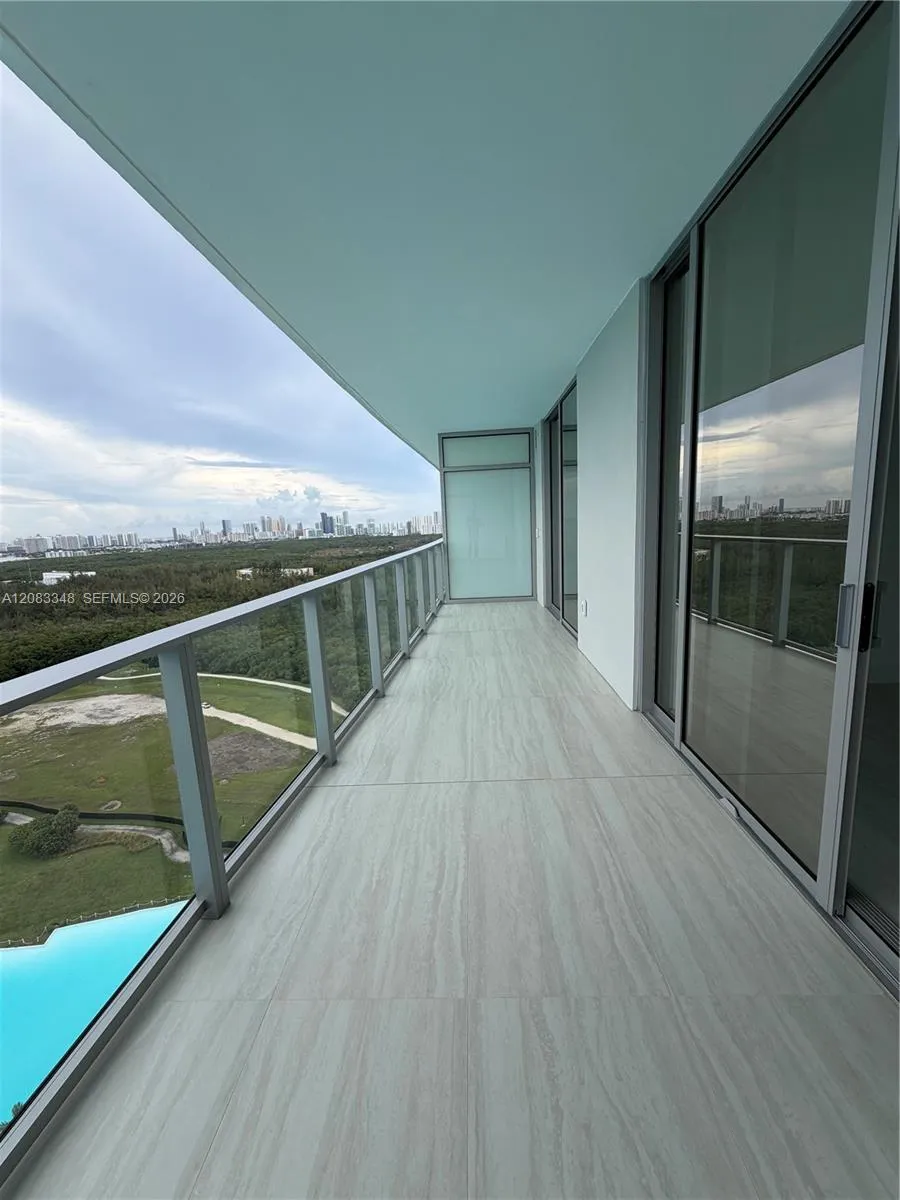2411 Laguna Cir #2307 North Miami, FL 33181